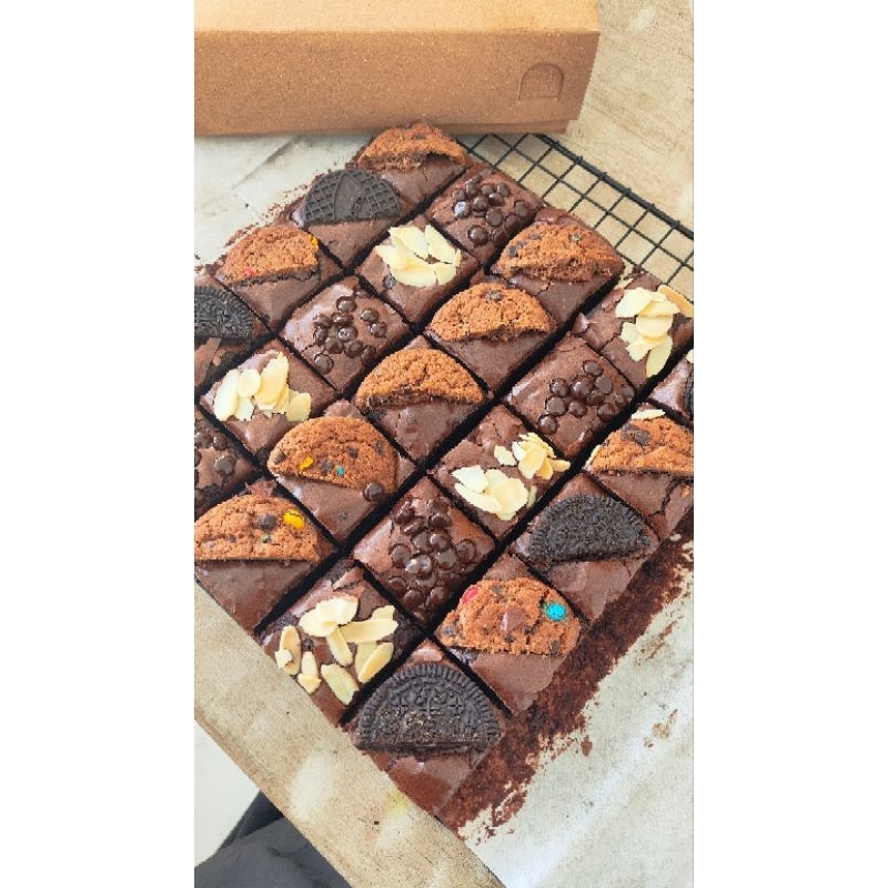 

fudgy brownies premium topping mix