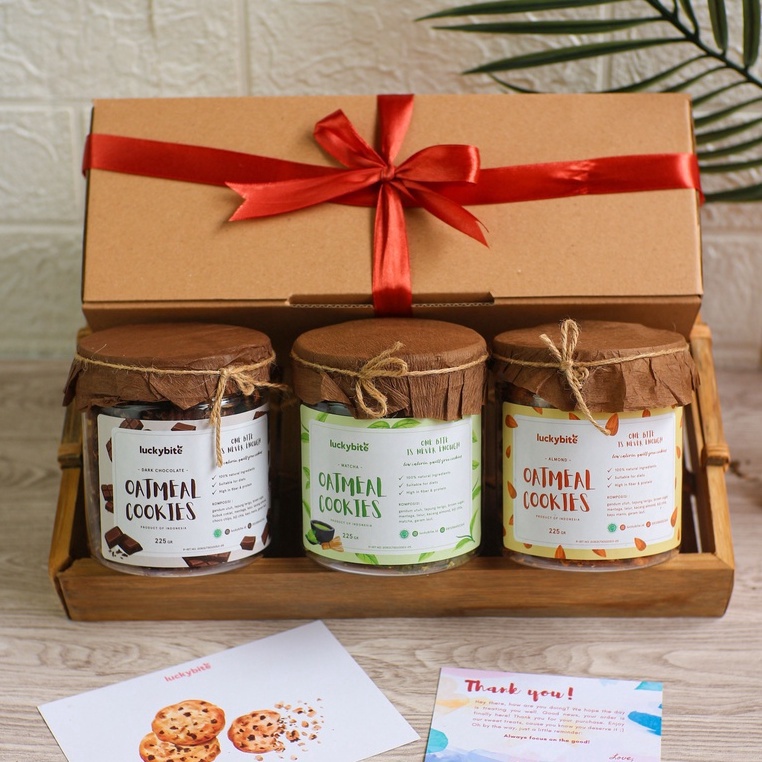 

TERBARU Special Hampers Gift Box Kado Oatmeal Cookies 3 Jar FREE Greeting Card Pita Bubble Wrap LUCKYBITE