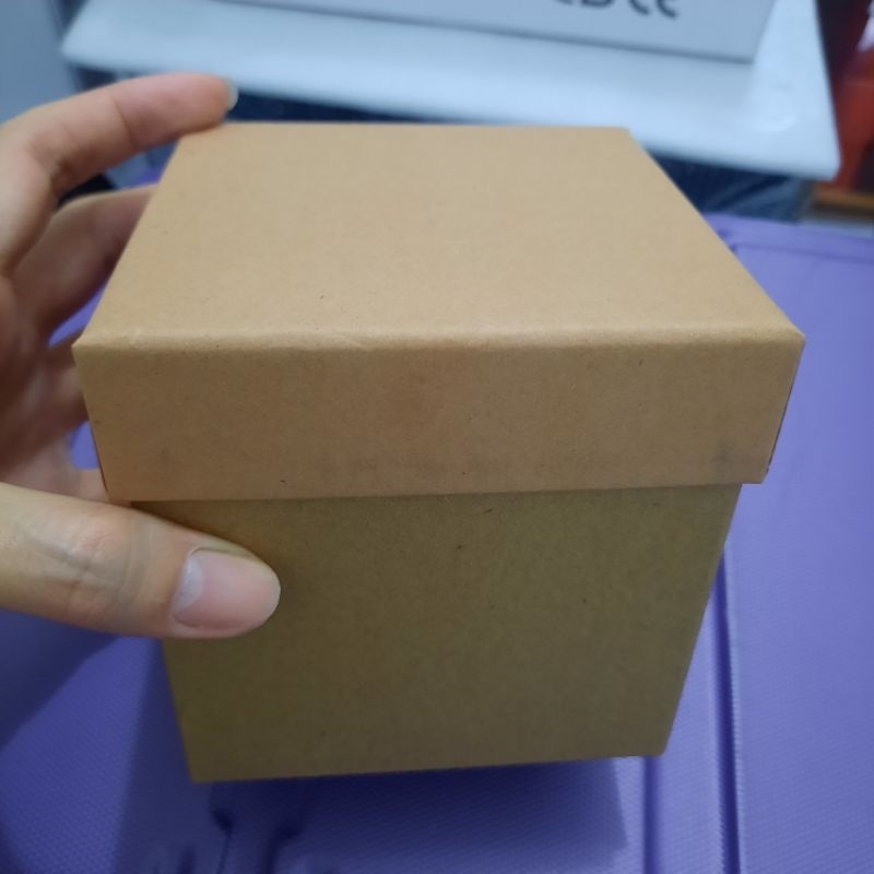 

Hard Box / Kotak Souvenir Tebal Ukuran : P X L X T = 10.5 X 10.5 X 10.5 Cm