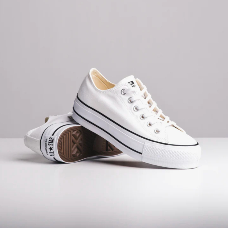 Sepatu Sneakers Wanita - CONVERSE Womens Chuck Taylor All Star Lift Platform Low - BLACK/WHITE [5602