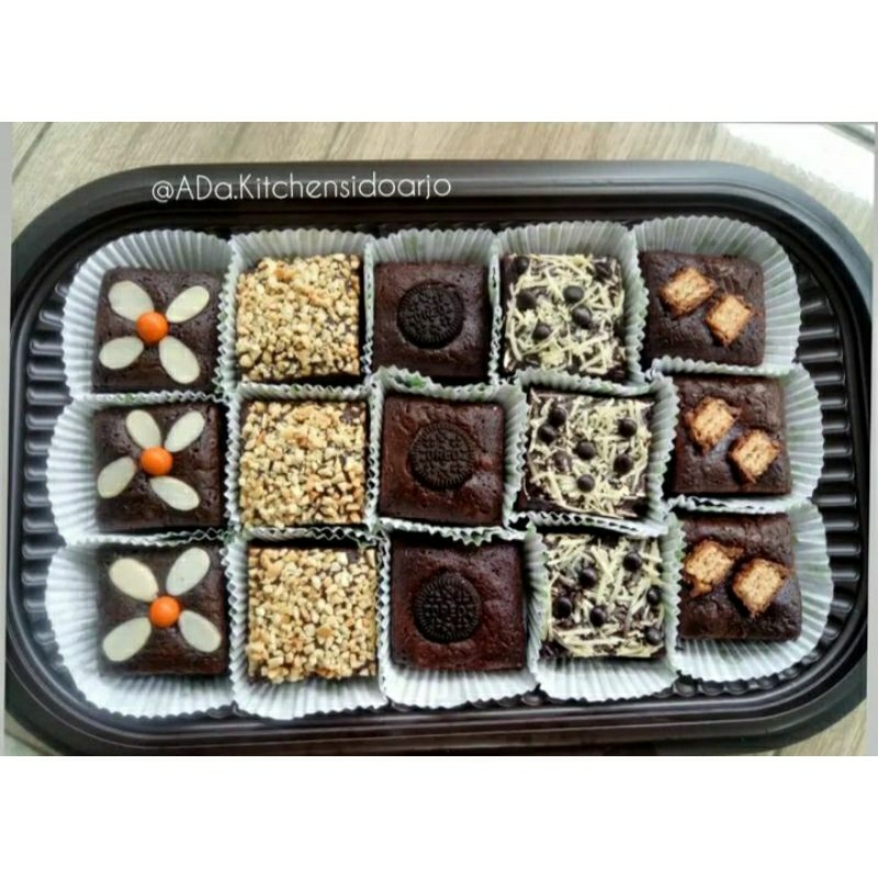 

INSTAN ONLY Brownies Hantaran isi 15 pcs (free pita + Card)