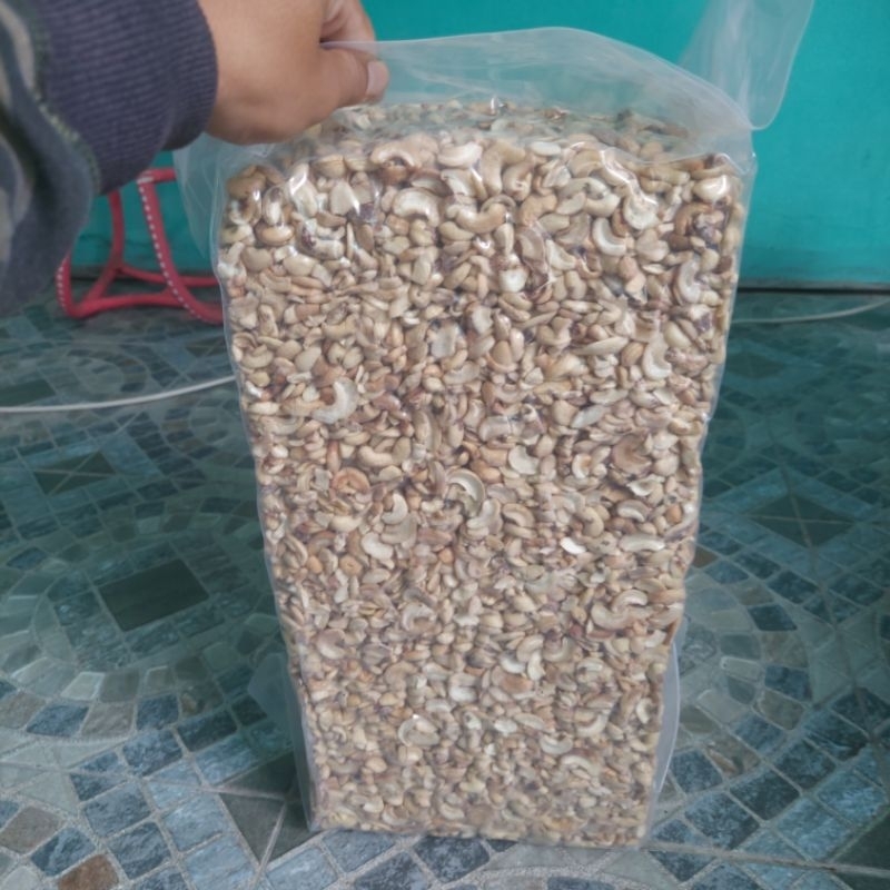

KACANG MEDE PATAHAN MENTAH/ BALL 20KG