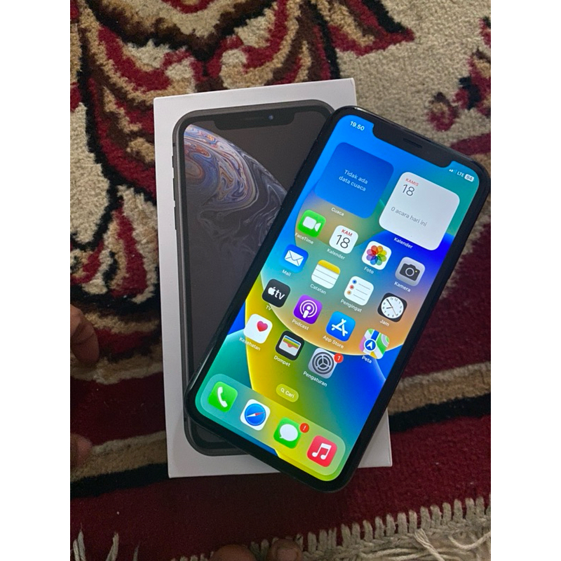 I phone XR 128