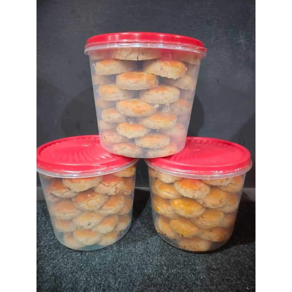 

Kue kacang 1 toples / kucang jember no label +/-900 gram