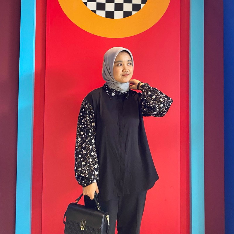 Driella - Gladis Shirt | Kemeja Wanita Hitam Kombinasi Lengan Balon Motif Bunga Oversize