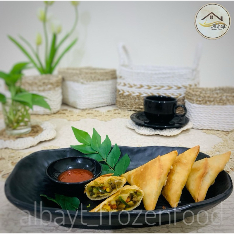 

Samosa daging sayur FROZEN isi 10pcs sambosa daging samboosa daging sayur HALAL frozen food malang