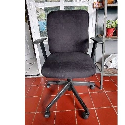 Kursi Kantor Bekasi/Kursi Kerja Bekas/Kursi Hitam Staff Bekas