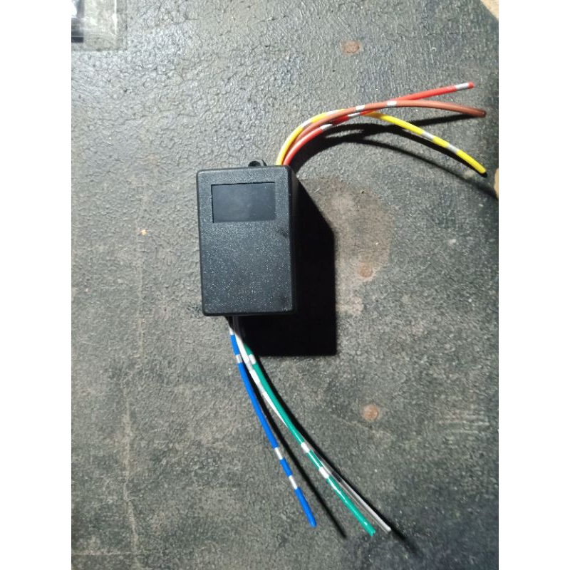 Relay lampu motor/mobil