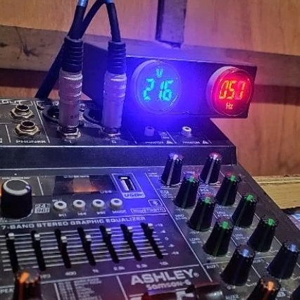 volt meter dan hz meter murah cocok untuk miniatur di atas mixser