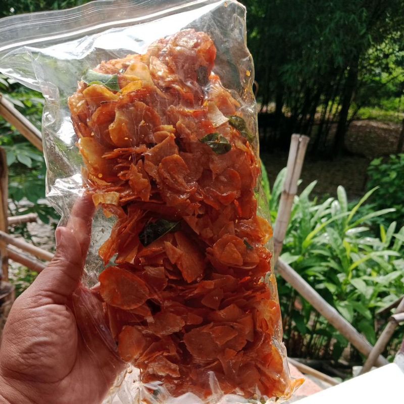 

Keripik Singkong pedas manis Daun jeruk