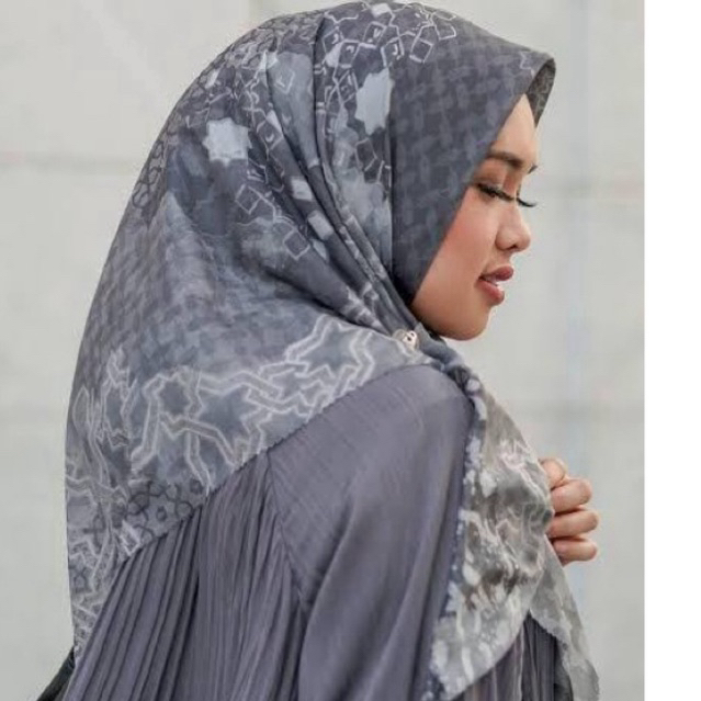 Preloved Buttonscarves Haramain Dove