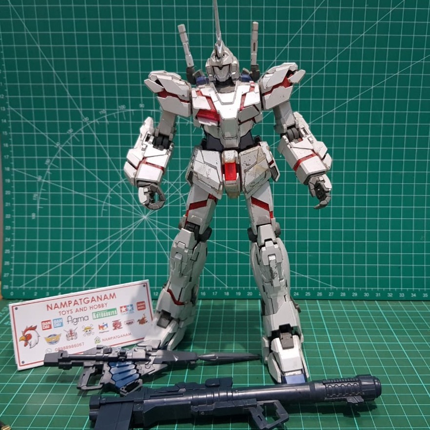GUNDAM BANDAI MG UNICORN TITANIUM FINISH