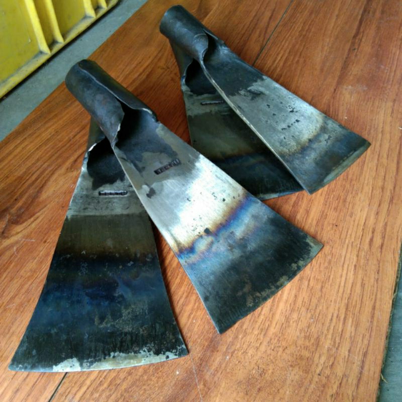 LINGGIS LEBAR DODOS ALAT GALI BAHAN BAJA DITEMPA DAN DISEPUH