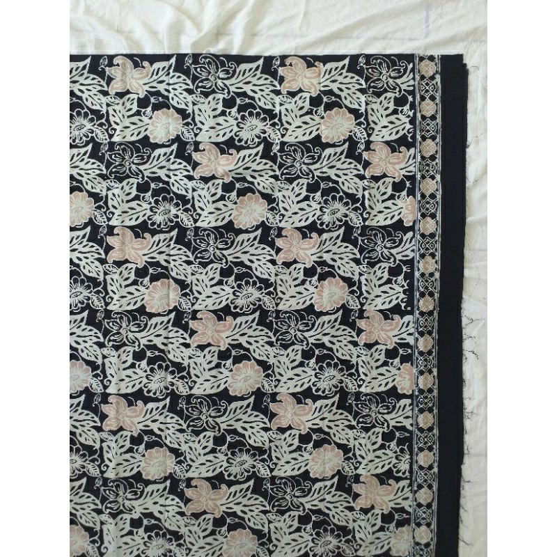 Batik garutan dua warna janda bolong hitam nude