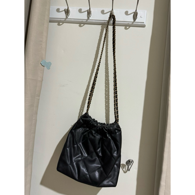 tas hitam rantai kekinian preloved