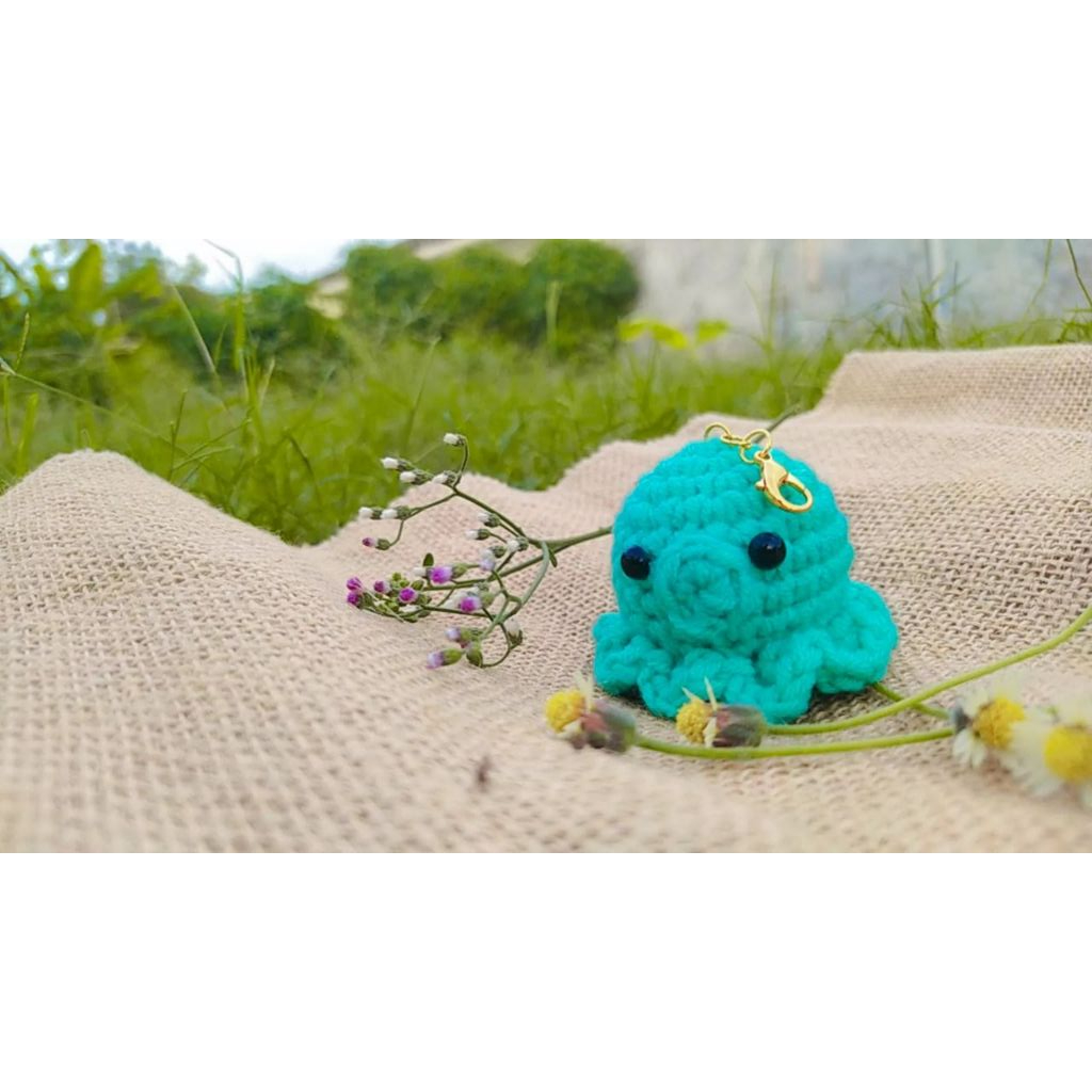 boneka rajut gurita gantungan kunci