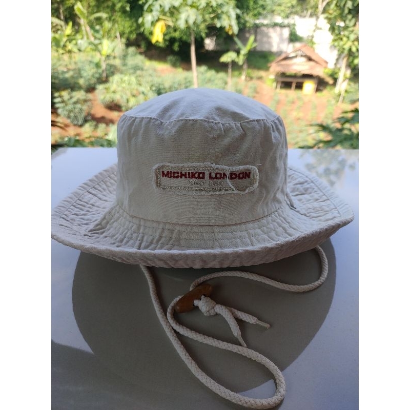 topi bucket michiko london