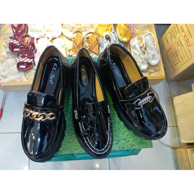 Sepatu docmart wanita model kekinian