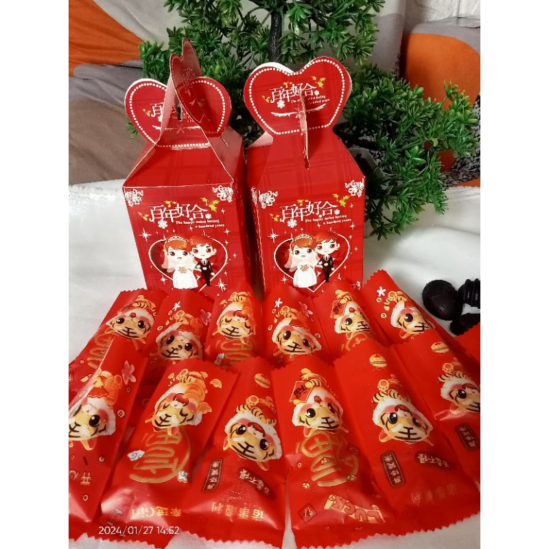 

PERMEN COKLAT ALMOND/MEDE HAMPERS ISI 20 BUTIR