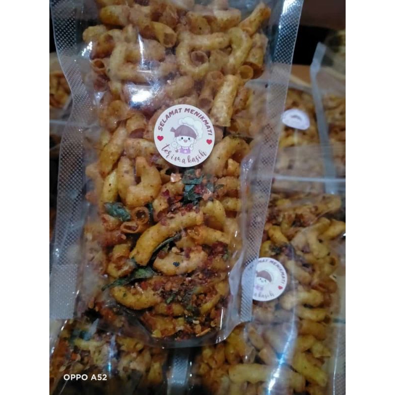 

makaroni pedes daun jeruk/gurih/100gr