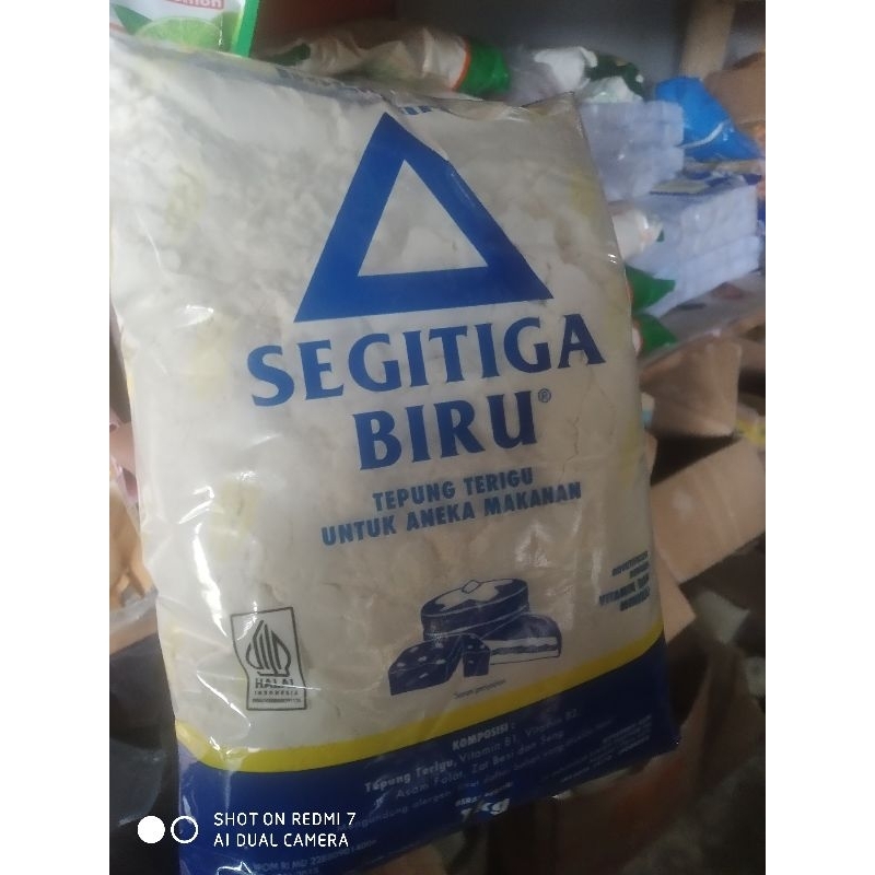 

Bogasari TERIGU PROTEIN TINGGI CAKRA KEMBAR, PROTEIN RENDAH KUNCI BIRU, PROTEIN SEDANG SEGITIGA BIRU 1KG