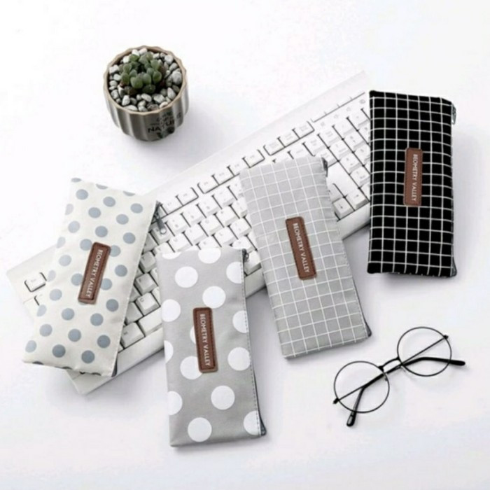 

TEMPAT PENSIL KOTAK PENSIL POLKADOT KOTAK - HITAM KOTAK
