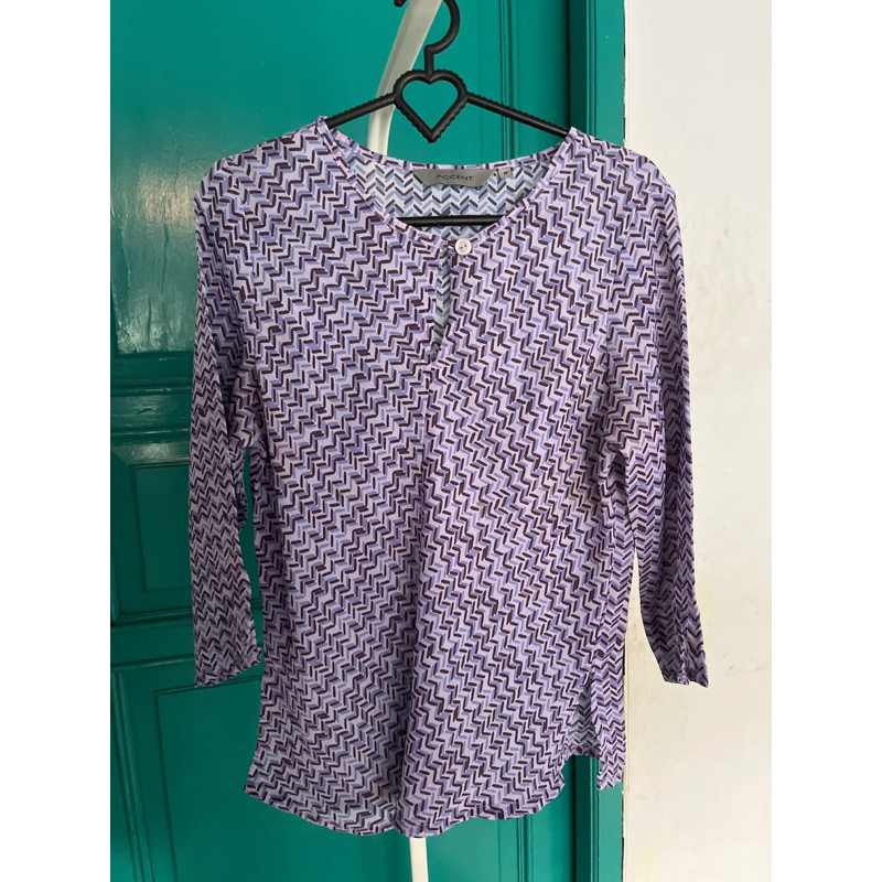 preloved blouse accent