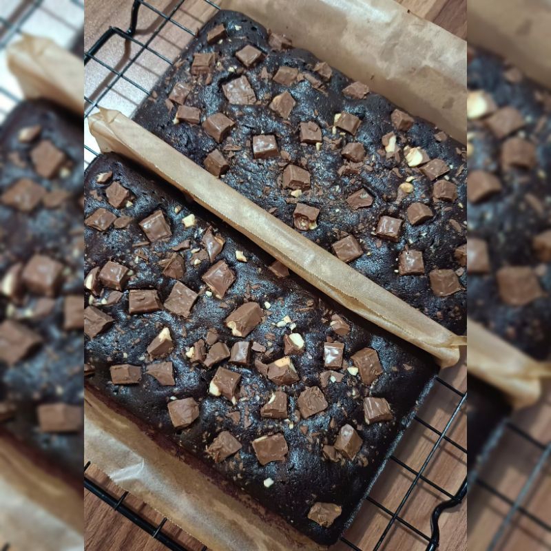 

GLUTEN FREE FUDGY BROWNIES (TOPPING SILVERQUEEN) 20 x 10 cm
