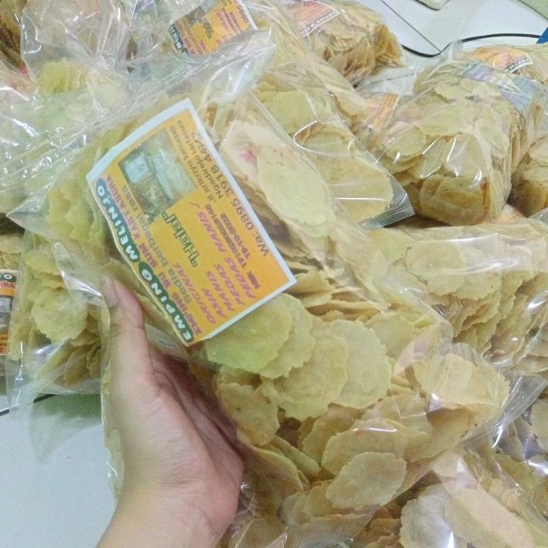

emping melinjo bu sum khas solo 1/2kg