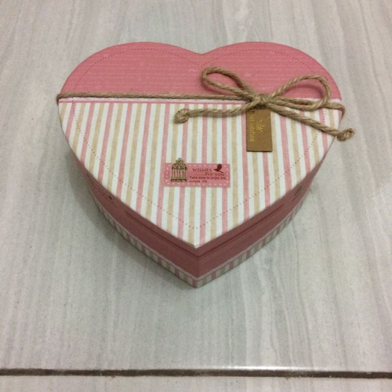 

Gift Box Pink Heart