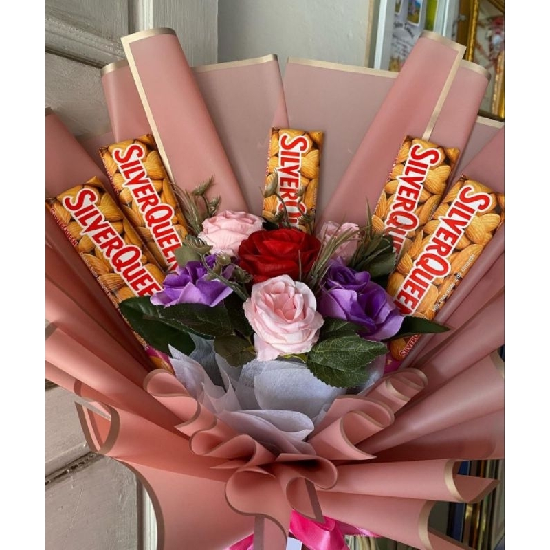 

buket Silverqueen isi 5 edisi Valentine// buket valentine// buket Silverqueen beruang