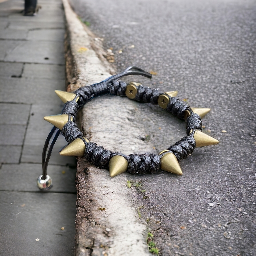 Gelang Punk GOF2P Di Lengkapi Duri