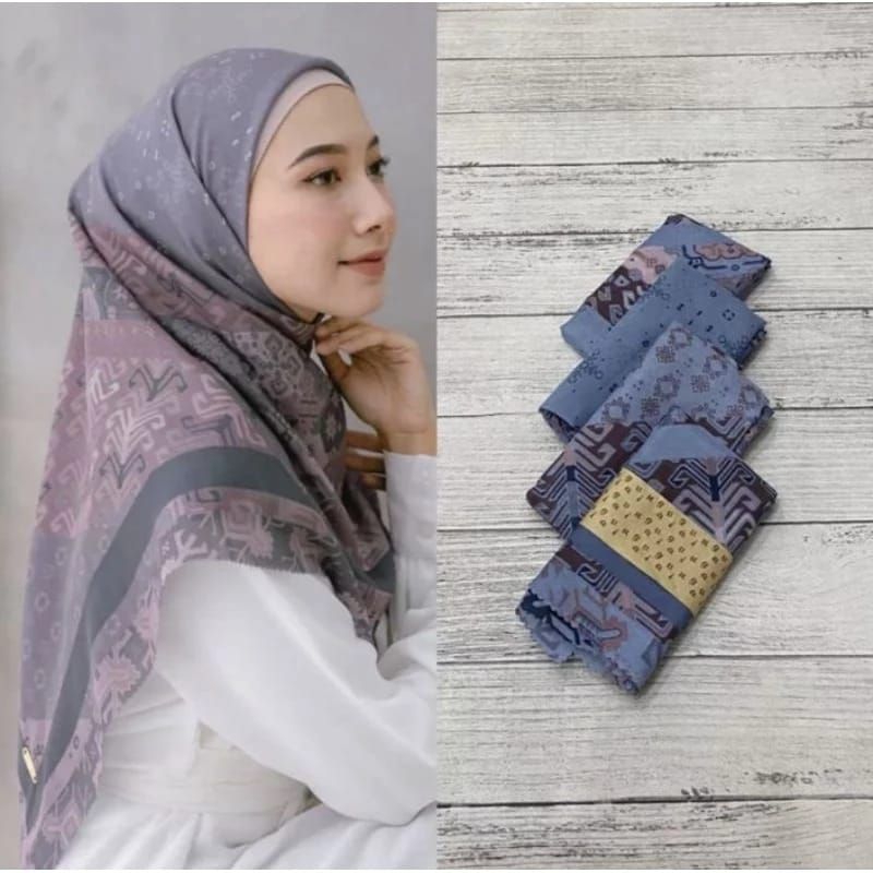 HIJAB SEGI EMPAT VOAL MOTIF BOHEMIAN BLUE SKY