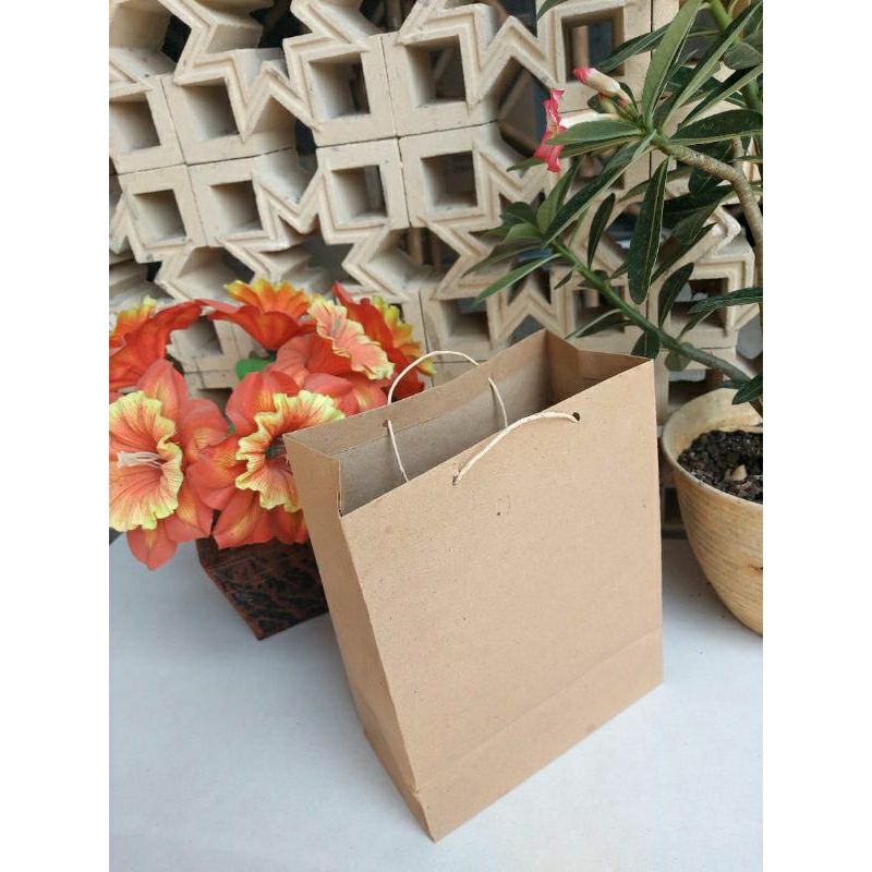 

PAKET HEMAT 25 paperbag ukuran 20x10x25