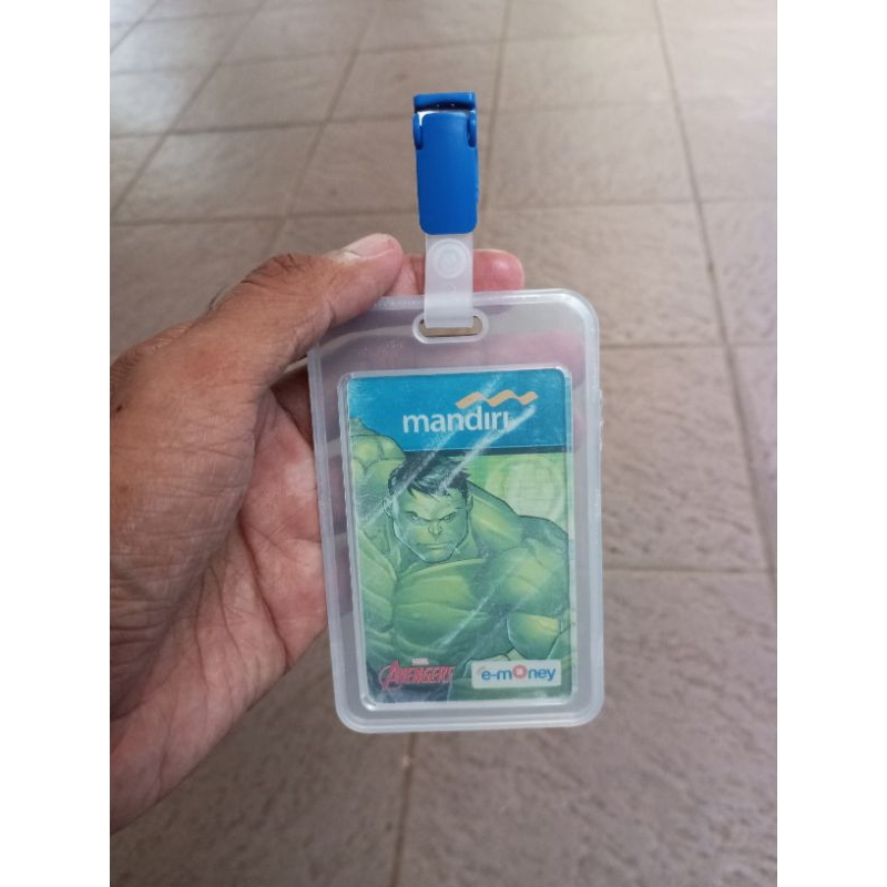 

Tempat name tag id card anti percikan air plus jepitan penjepit kerang plastik biru