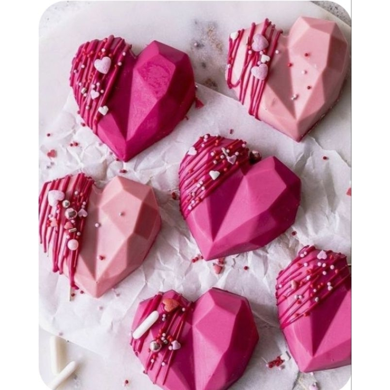 

Coklat Pinata Mini Ukuran 8cm x 8 cm isi 3 pcs dalam 1 box