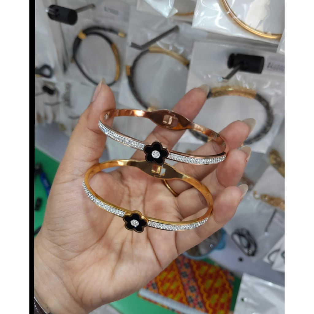 Gelang Titanium Clover Bulat