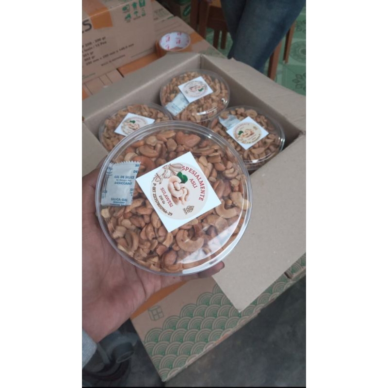 

Kacang Mede Sulawesi Kemasan Toples 250 Gram