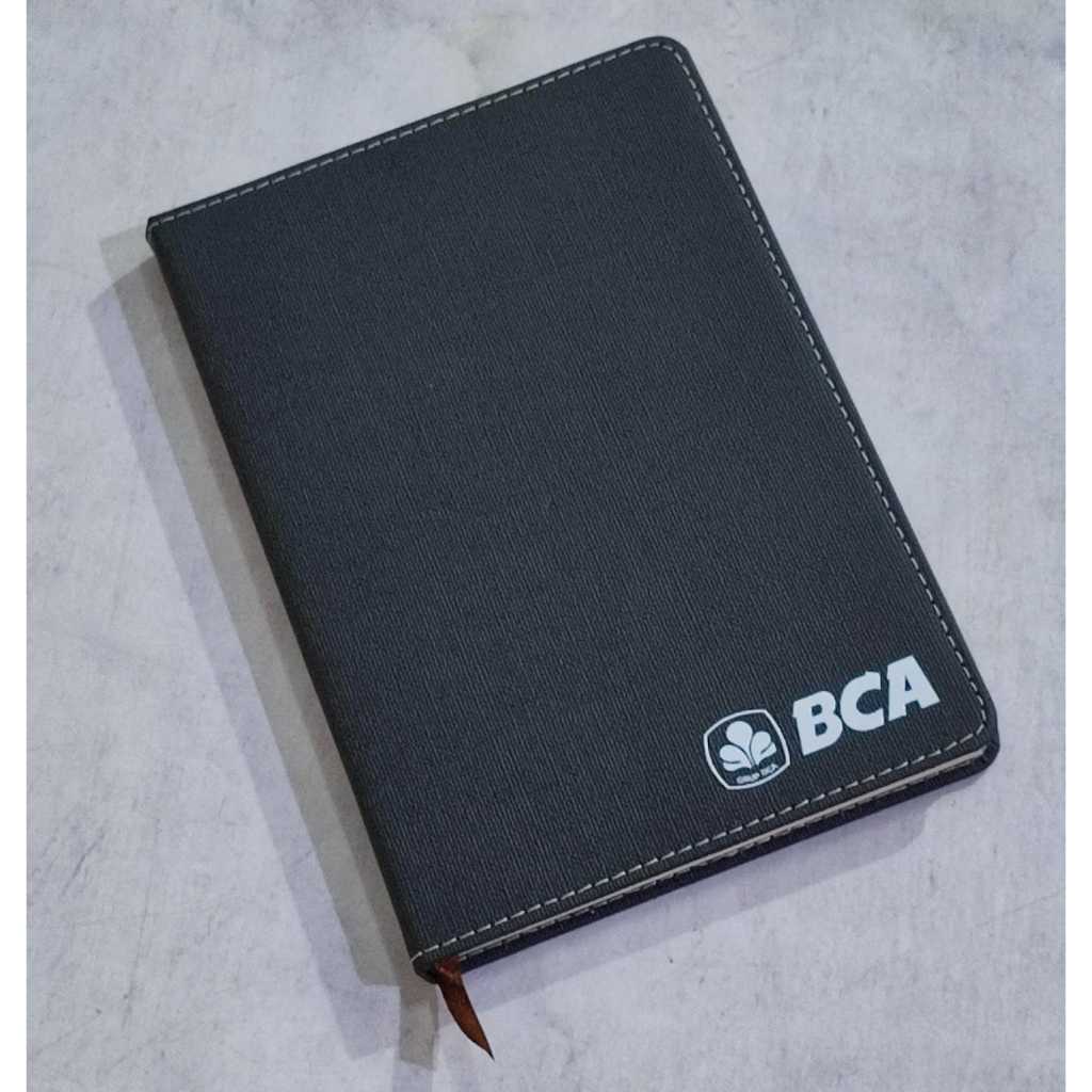 

Buku Tulis Agenda Catatan Harian Kerja Kantor Kuliah Sekolah Notebooks Cover Kulit warna Hitam Kertas A5 LOGO BCA DTF UV PRINTING