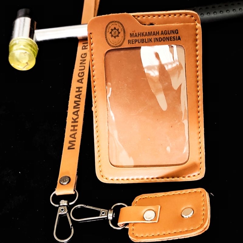 

name tag id card lanyard holder kulit costum 3 slot kartu ( bisa costum grafir 3 sisi _ depan/belakang&lanyard atau tali )