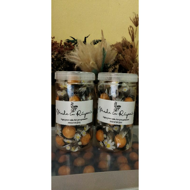

Nastar Lumer Riyomie toples Uk. 1000 ML, Selai Nanas asli Home Made