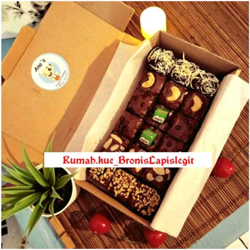 

Brownies Fudgy Dark Cokelat Skat 20x10 (Isi 18 pcs)