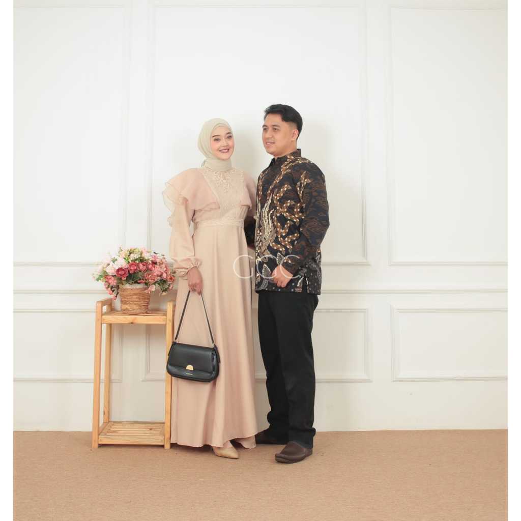 Realpict CP Meghan Fashion Pakaian Couple Pasangan Cowo Kemeja Bahan Batik Bsy Lapis Furing dan Cewe Gamis Maxy Bahan Shakila Kombinasi Tile dan Organza AG