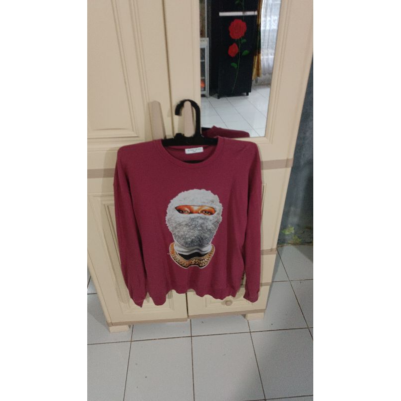 crewneck ih nom uh nit paris