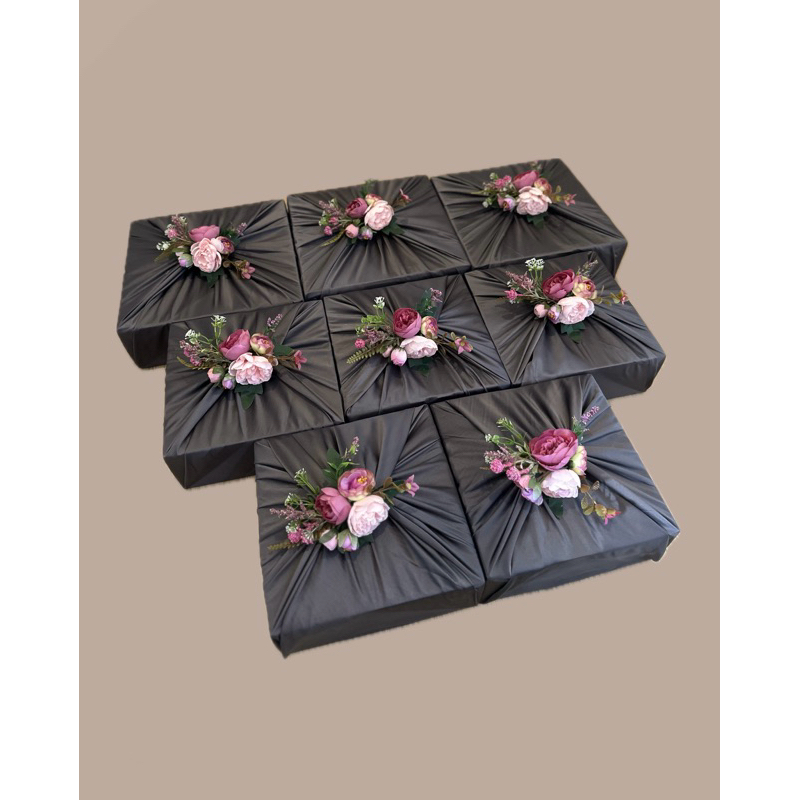 

RB Hidden hantaran set kain, box dan rangkaian bunga