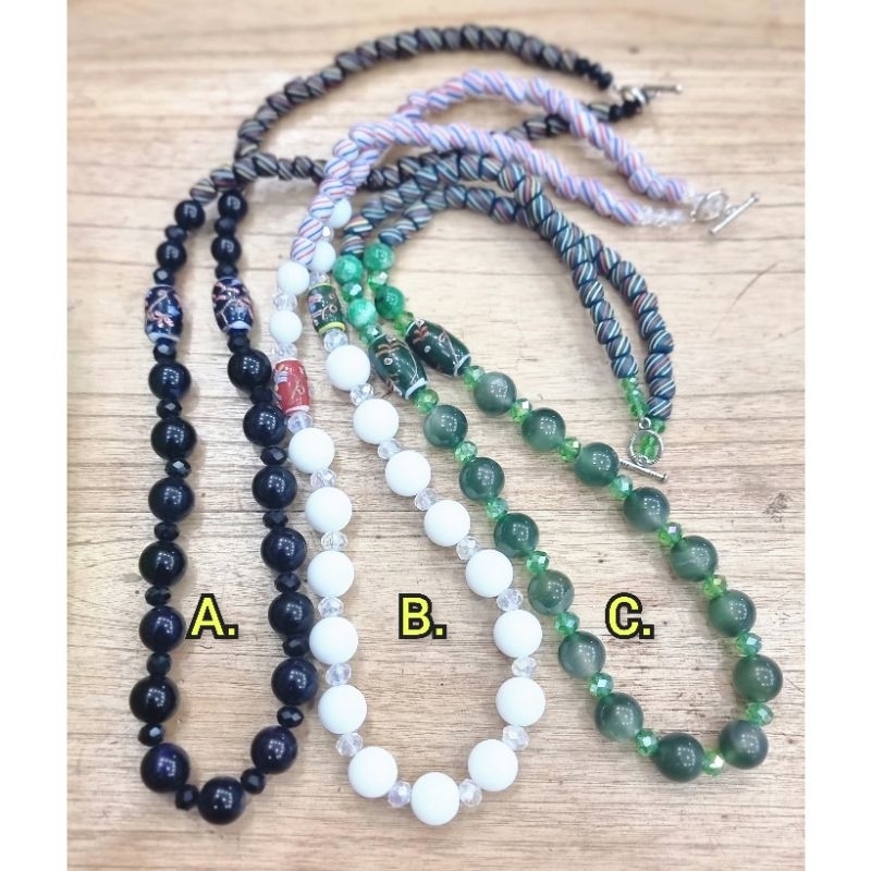 Kalung kalimantan batu dan manik lukis