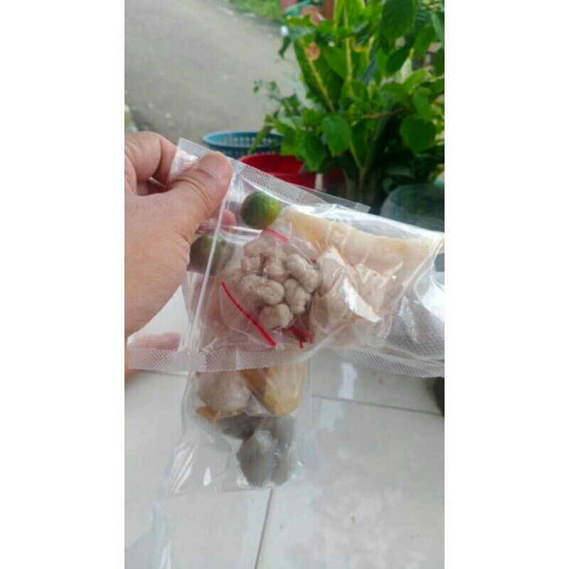 

Baso aci isi ayam suwir / boci isi ayam pedas paket hemat 7 pcs