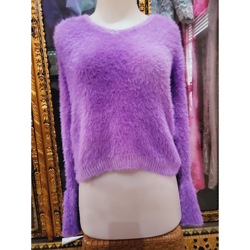 Sweater Fuzzy / Sweater Bulu Crop Lengan Terompet Ungu