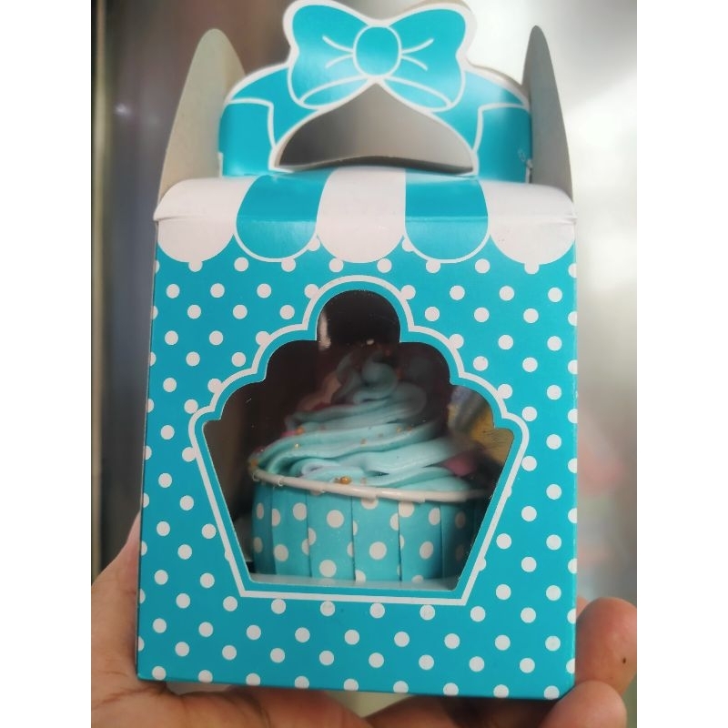 

cupcake minimal 10pcs bisa request pake toper karakter dan warna box