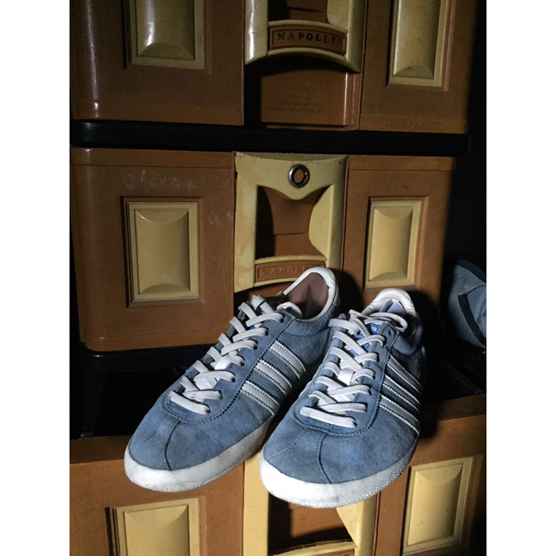 sepatu adidas gazelle biru og